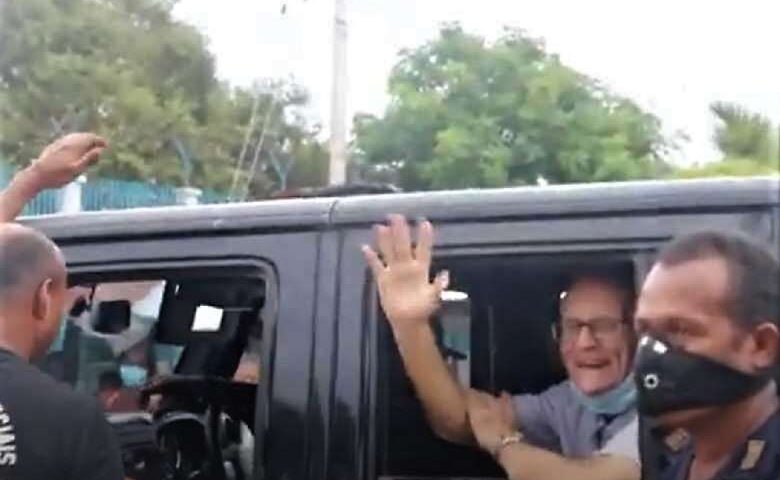 Richard Daschbach waves from a police van before the start of his trial on Feb. 22. (Photo: YouTube)
