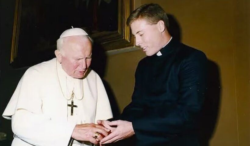 William Hambleton meets with Pope John Paul II in his office in Vatican City in 1998. (William Hambleton)